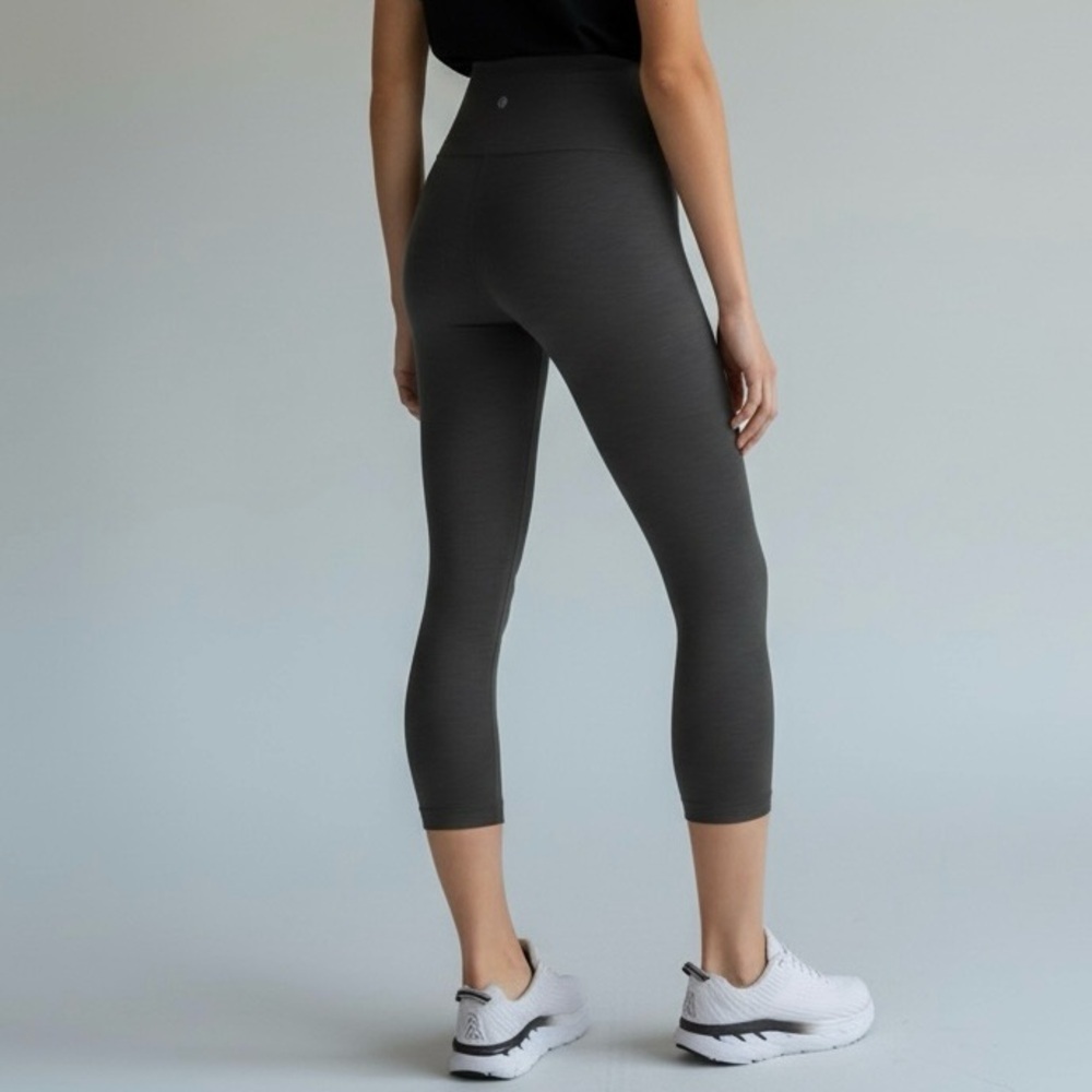 Lululemon Wunder Train High-Rise Crop 21"
Heathered Graphite Grey women’s size 6